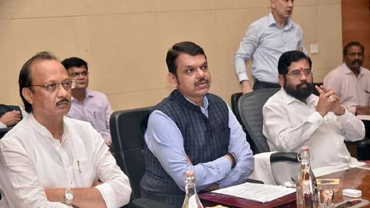 ‘बेकायदेशीर पोलिस भरती हेच या महाराष्ट्र आणि मुंबईचं दुर्दैव’; ठाकरे गटाच्या नेत्याचा सरकारवर हल्लाबोल ‘बेकायदेशीर पोलिस भरती हेच या महाराष्ट्र आणि मुंबईचं दुर्दैव’; ठाकरे गटाच्या नेत्याचा सरकारवर हल्लाबोल