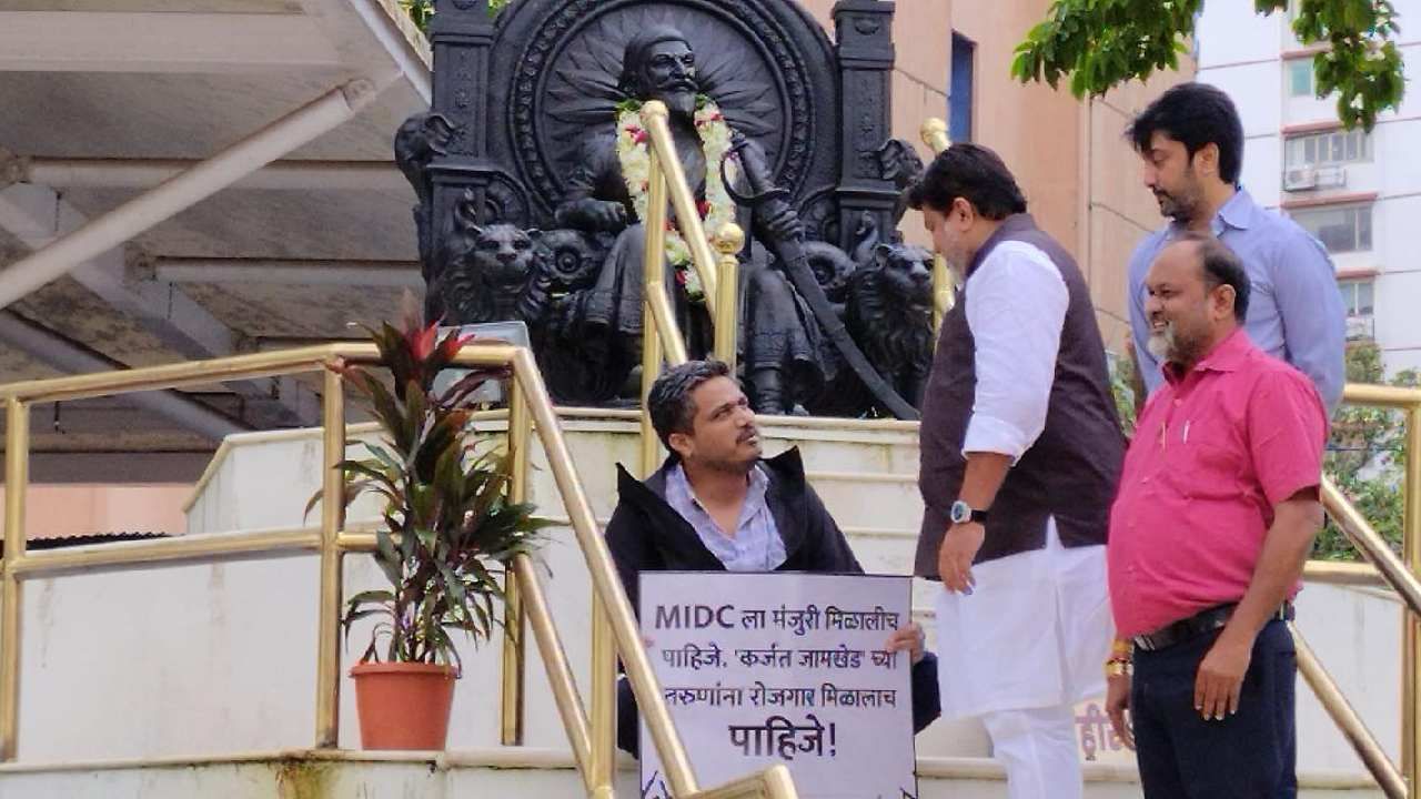 रोहित पवार साडेचार तास बसून होते, अधिकारीही ताटकळले, पण मंत्री उदय सामंत आलेच नाहीत!; 'त्या' बैठकीचं काय झालं? वाचा...