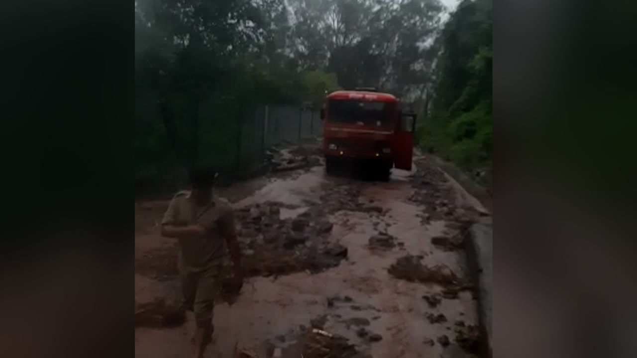 Amravati landslide : चिखलदरा ते घटांग मार्ग बंद; प्रवाशांना मोठा फटका? नेमकं कारण काय?