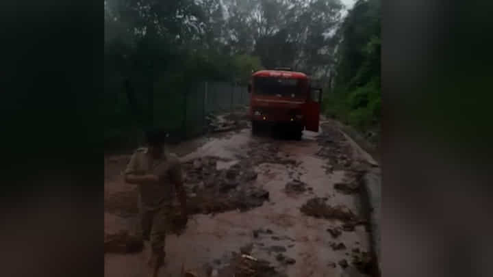 Amravati landslide : चिखलदरा ते घटांग मार्ग बंद; प्रवाशांना मोठा फटका? नेमकं कारण काय? Amravati landslide : चिखलदरा ते घटांग मार्ग बंद; प्रवाशांना मोठा फटका? नेमकं कारण काय?