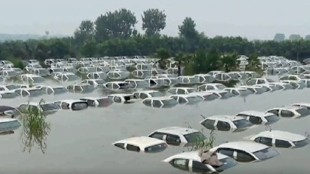 viral video : नदीला आलेल्या पुराने शेकडो कार पाण्यात बुडाल्या, धक्कादायक व्हिडीओ व्हायरल