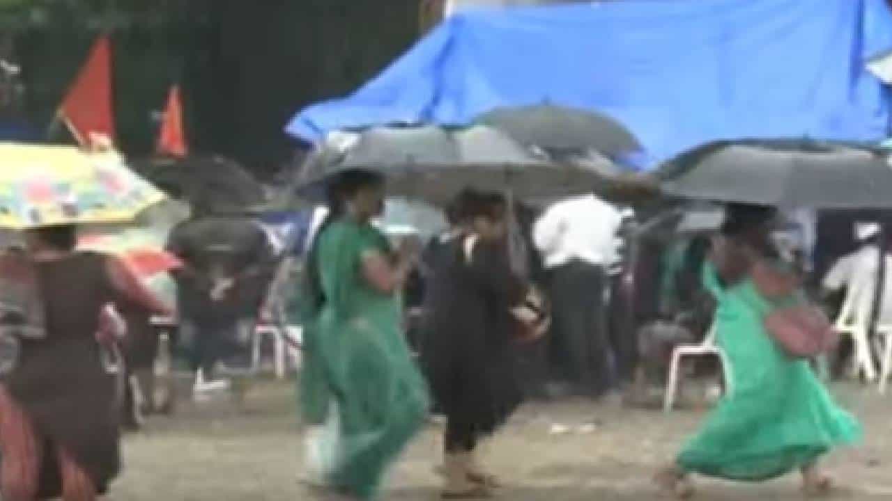 मुंबईत पावसाचा जोर वाढला, वाहतुकीवर परिणाम; जाणून घ्या अपडेट