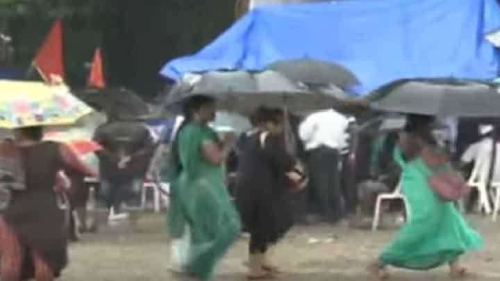 मुंबईत पावसाचा जोर वाढला, वाहतुकीवर परिणाम; जाणून घ्या अपडेट मुंबईत पावसाचा जोर वाढला, वाहतुकीवर परिणाम; जाणून घ्या अपडेट