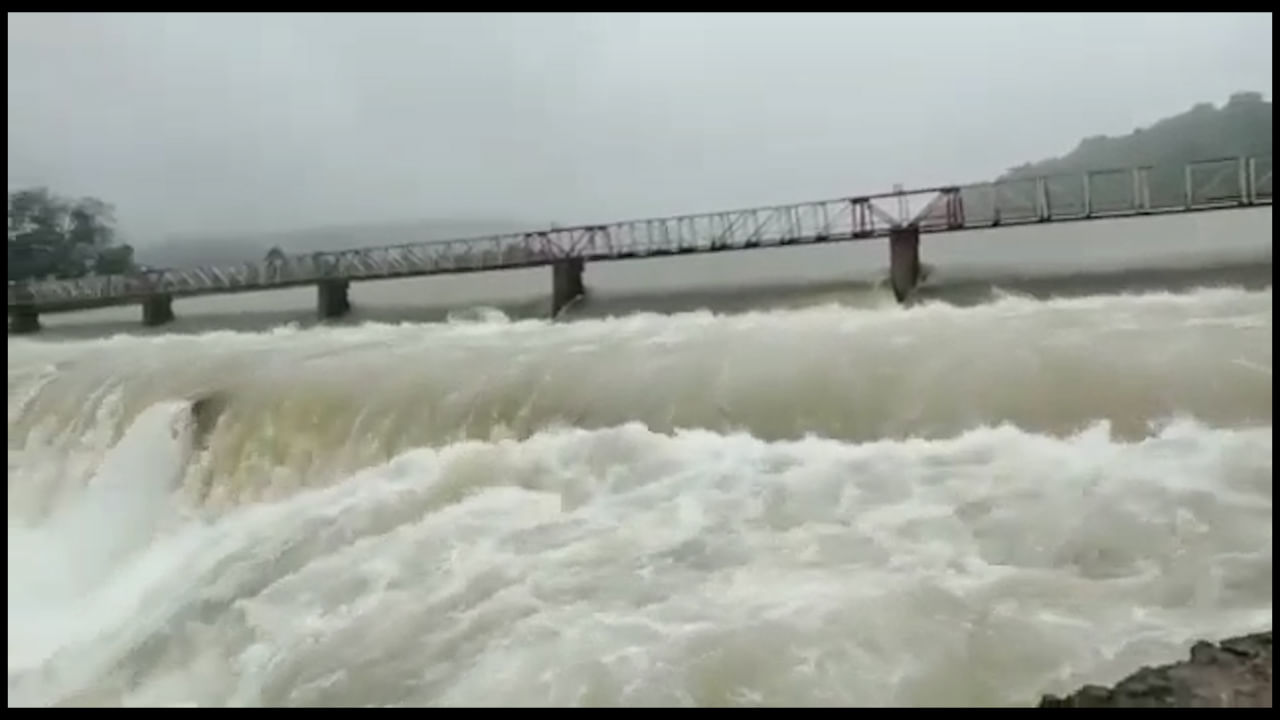 कोल्हापुरकरांसाठी धोक्याची घंटा वाजली; राधानगरी धरणाचे 5 दरवाजे उघडले