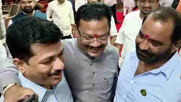 कार्यकर्त्यांनो हे तुम्हाला जमलं पाहिजे, मस्करीत का असेना शिंदे गटाच्या आमदाराने, ठाकरे गटाचे 2 आमदार फोडले