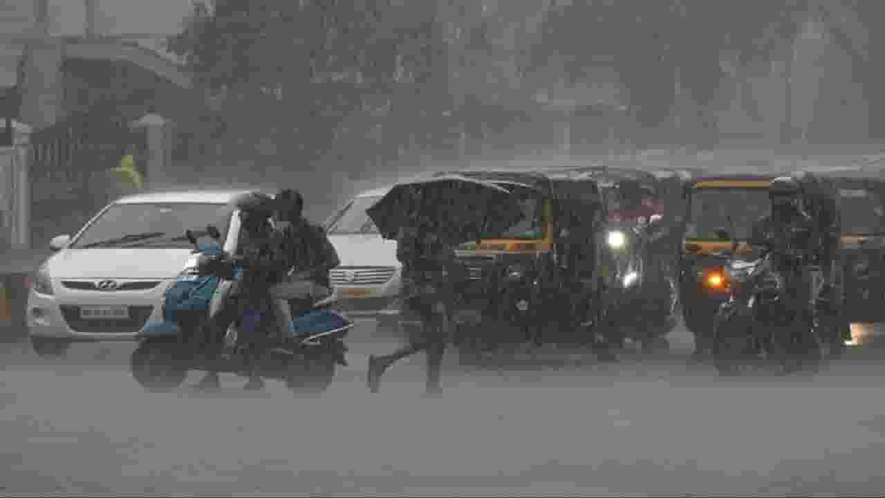 महाराष्ट्रात धुवाँधार, रत्नागिरी जिल्ह्यातही कोसळधारा!; हवामान विभागाचा 'रेड अलर्ट'