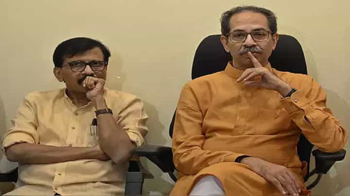 मनसे नेत्यांनी उडवली उद्धव ठाकरे आणि संजय राऊत यांच्या मुलाखतीची खिल्ली, बघा काय म्हणले? मनसे नेत्यांनी उडवली उद्धव ठाकरे आणि संजय राऊत यांच्या मुलाखतीची खिल्ली, बघा काय म्हणले?