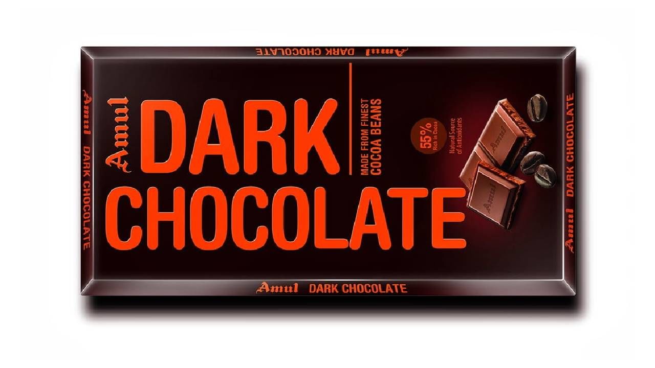 Amul Dark Chocolate। चॉकलेट मध्ये डार्क चॉकलेट हा एक आवडता प्रकार आहे. हा प्रकार आवडणारे लोकं अमूल डार्क चॉकलेटला प्राधान्य देतात