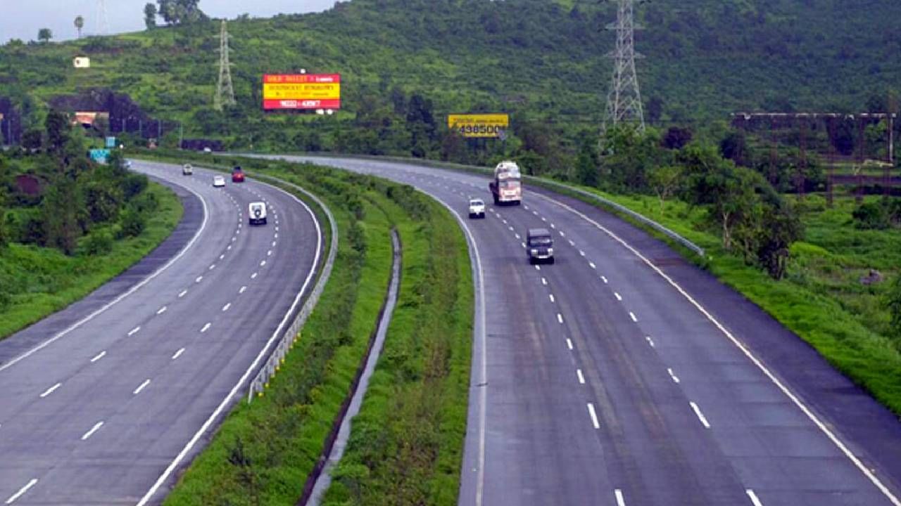 मोठी बातमी; मुंबई-गोवा महामार्गावर वाहतूक खोळंबली; रस्ते बंद होण्याचं कारण काय?