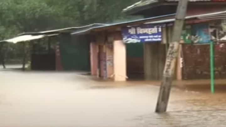रत्नागिरीत पावसाची दाणादाण; 6 नद्यांनी ओलांडली इशारा पातळी, चांदेराई बाजारपेठेत शिरलं पुराचं पाणी! रत्नागिरीत पावसाची दाणादाण; 6 नद्यांनी ओलांडली इशारा पातळी, चांदेराई बाजारपेठेत शिरलं पुराचं पाणी!