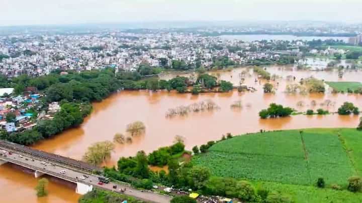 Kolhapur Flood : कोल्हापुरकरांना धाकधुकीत दिलासा! राधानगरीचे चार दरवाजे उघडलेच, आता अलमट्टीतूनही विसर्ग वाढला Kolhapur Flood : कोल्हापुरकरांना धाकधुकीत दिलासा! राधानगरीचे चार दरवाजे उघडलेच, आता अलमट्टीतूनही विसर्ग वाढला
