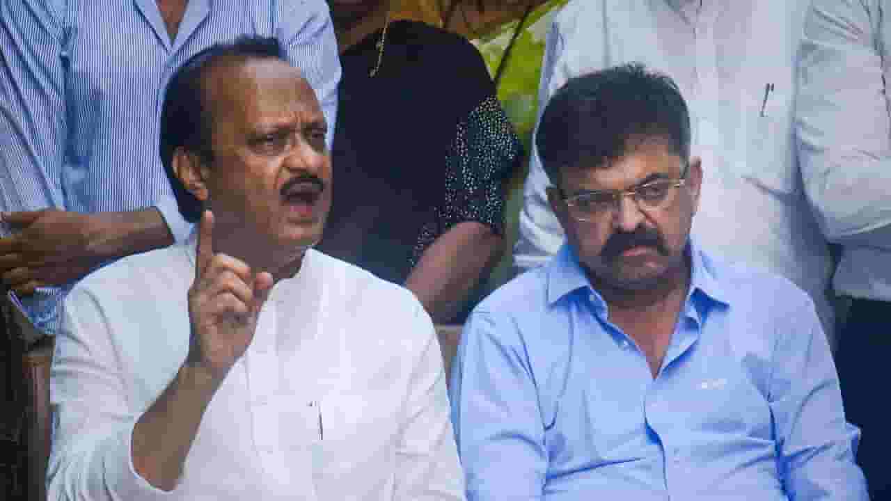 अजित पवार यांचे थेट आव्हाड यांनाच आव्हान? ठाण्यात आव्हाड यांच्या घरासमोरूनच फिरणार राष्ट्रवादीच्या चाव्या अजित पवार यांचे थेट आव्हाड यांनाच आव्हान? ठाण्यात आव्हाड यांच्या घरासमोरूनच फिरणार राष्ट्रवादीच्या चाव्या