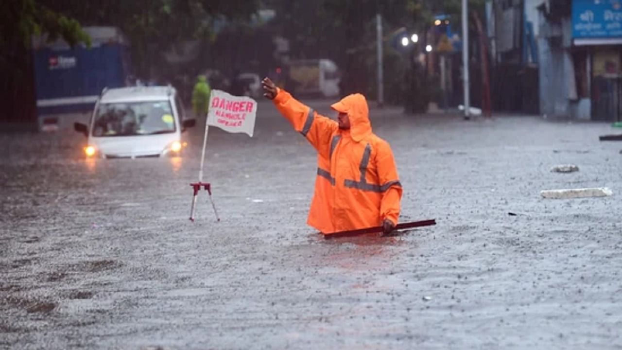 Mumbai Rain | मुंबईत मुसळधार पाऊस, 'हा' महत्वाचा मार्ग वाहतुकीसाठी बंद