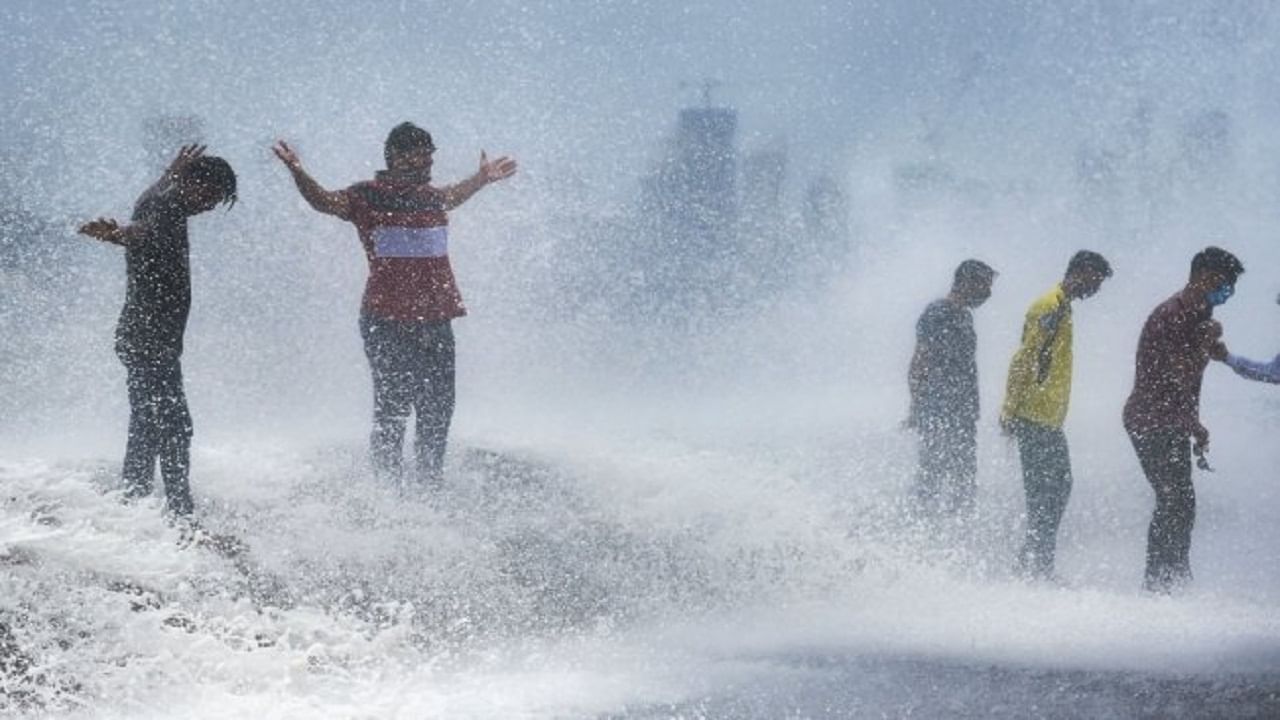 Mumbai Rain Photos | मुंबईच्या पावसाचे हे फोटो पाहा, तुम्ही मुंबई आणि तिच्या पावसाच्या प्रेमात पडाल