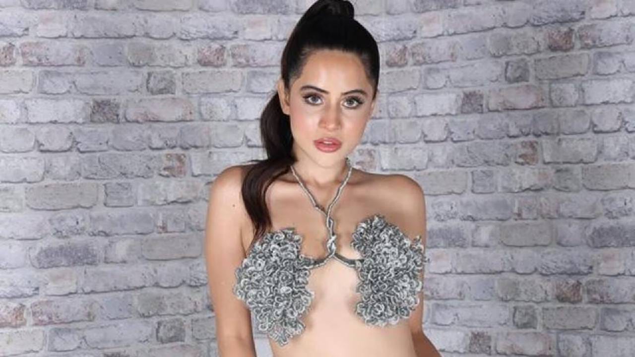 Uorfi Javed | अखेर 'त्या' छेडछाडच्या प्रकरणावर सोडले उर्फी जावेद हिने माैन, थेट म्हणाली, माझ्या मागे पुढे कोणीच गॉडफादर... Uorfi Javed | अखेर 'त्या' छेडछाडच्या प्रकरणावर सोडले उर्फी जावेद हिने माैन, थेट म्हणाली, माझ्या मागे पुढे कोणीच गॉडफादर...