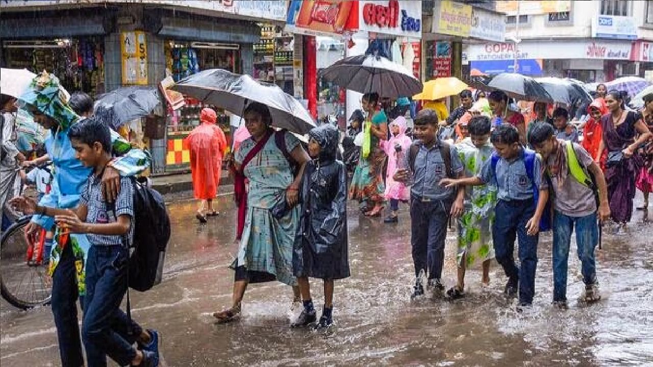 हवामान विभागाच्या या इशाऱ्यानंतर राज्यातील काही जिल्हा प्रशासनांनी शाळा, कनिष्ठ आणि महाविद्यालयांना 28 जुलैला सुट्टी जाहीर केली आहे.