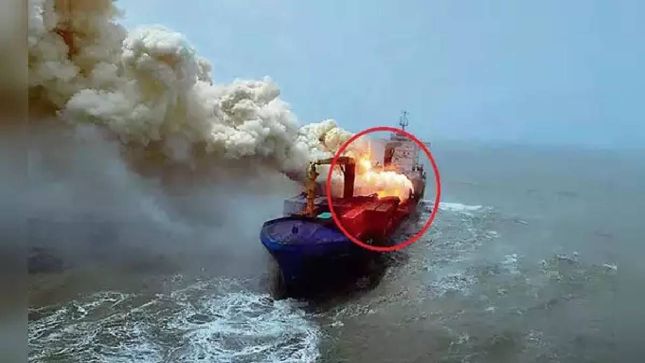 Ship Fire : भर समुद्रात अग्नितांडव! एका इलेक्ट्रिक कारमुळे 3000 कार धोक्यात,नेमकं झालं तरी काय