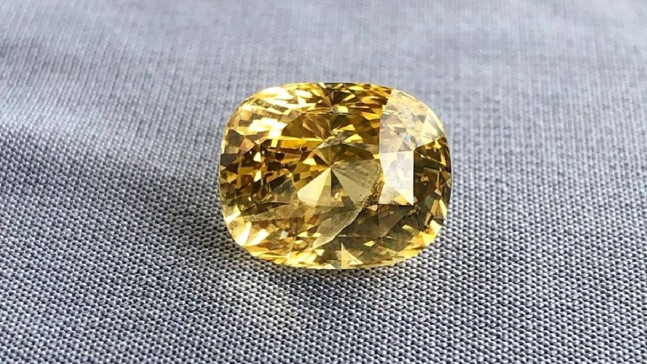 Top 10 Astrology Benefits of Wearing Yellow Sapphire (Pukhraj) Gemstone