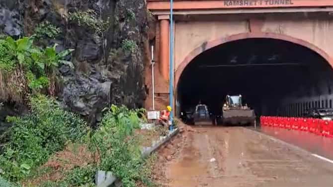 पुण्याहून मुंबईच्या दिशेला प्रवास करणाऱ्यांसाठी महत्त्वाची बातमी! 3 तास 20 मिनिटांच्या ब्लॉकनंतर अखेर वाहतूक सुरु