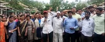 Pune News : आमदारावर संतापले गावकरी, ग्रामसभा घेऊन आमदाराला केली गावबंदी