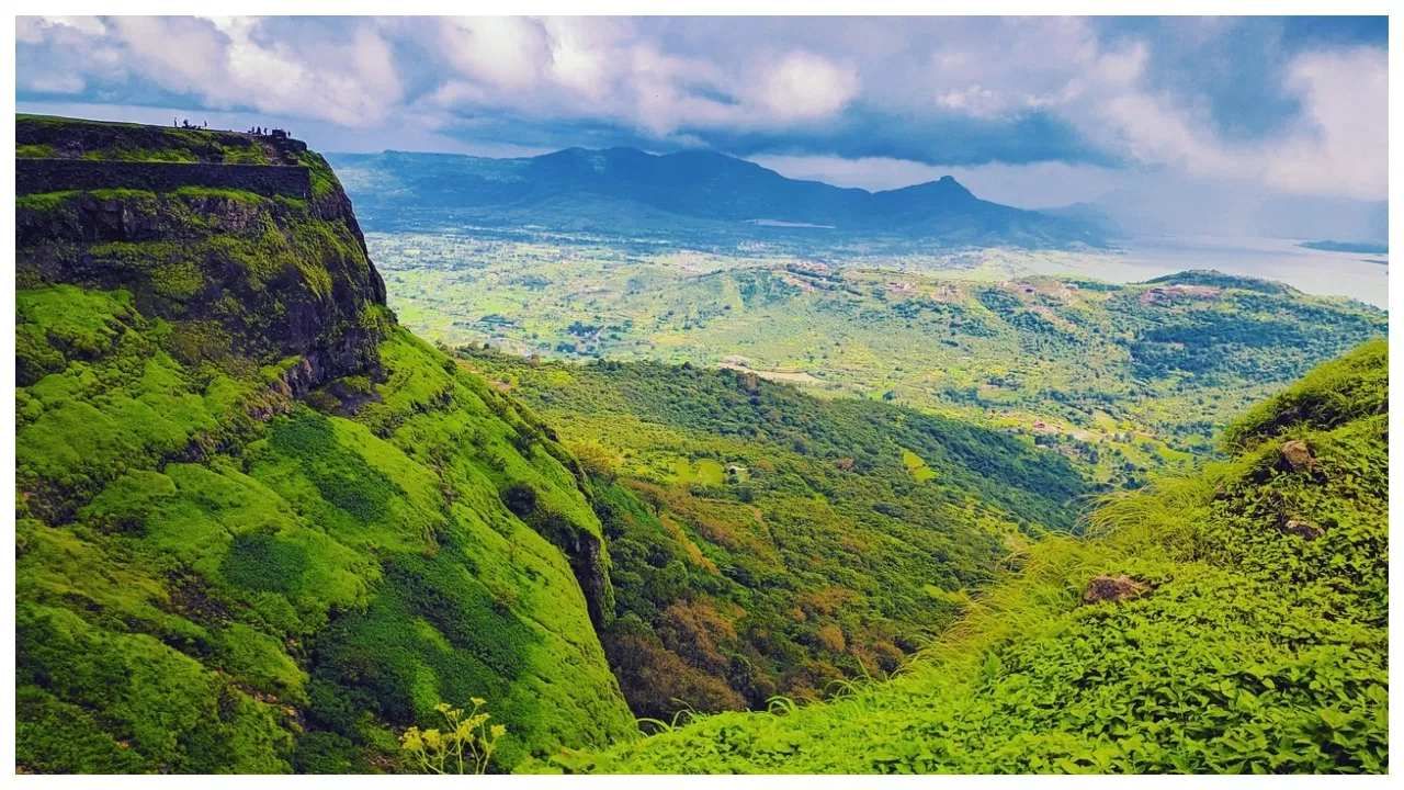 पावसामुळे सध्या वातावरणात गारवा आहे. अशात विकेंडला मित्रांसोबत किंवा फॅमिलीसोबत पिकनिकचा प्लॅन असेल तर ही बातमी तुमच्याचसाठी आहे. 