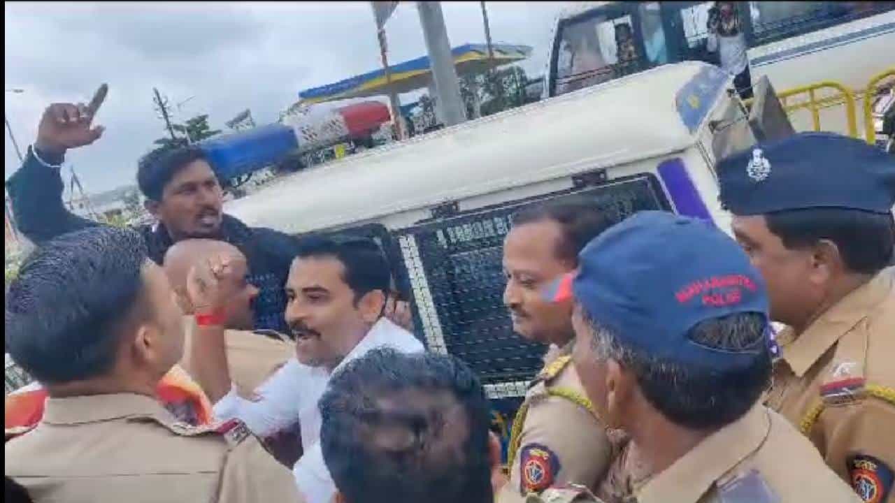 संभाजी भिडे यांच्या 'त्या' विधानाचे तीव्र पडसाद, कुठे जोडे मारो, तर कुठे रास्ता रोको; महाराष्ट्रभर आंदोलनाचं लोण