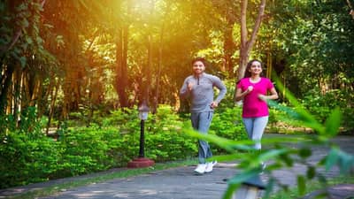 सकाळच्या वेळेस फक्त एक तास पायी चाला, मिळतील चमत्कारिक लाभ