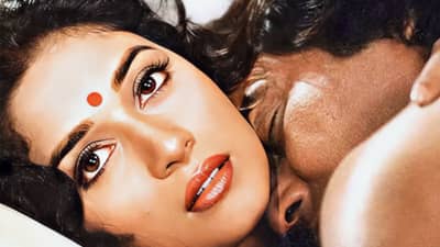 माधुरी दीक्षित हिचा तिच्यापेक्षा २० वर्ष मोठ्या अभिनेत्यासोबत किसिंग सीन, आजही माधुरी आज या सीनचा पश्चाताप