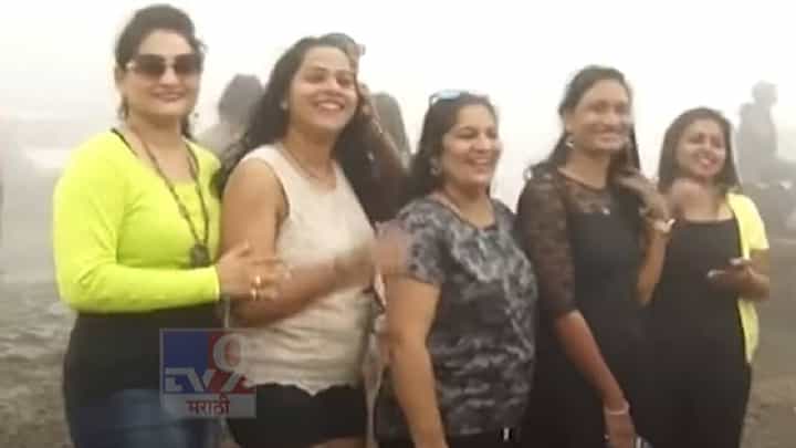 रविवारचा आनंद घेण्यासाठी पर्यटक लोणावळ्यात, टायगर पॉईंट, लायन्स पॉईंटवर पर्यटकांची तुफान गर्दी रविवारचा आनंद घेण्यासाठी पर्यटक लोणावळ्यात, टायगर पॉईंट, लायन्स पॉईंटवर पर्यटकांची तुफान गर्दी