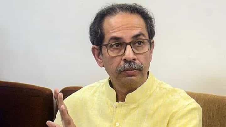 उद्धव ठाकरे यांनी हिंदुत्व कधीच सोडलंय; भाजप खासदाराचा हल्लाबोल उद्धव ठाकरे यांनी हिंदुत्व कधीच सोडलंय; भाजप खासदाराचा हल्लाबोल