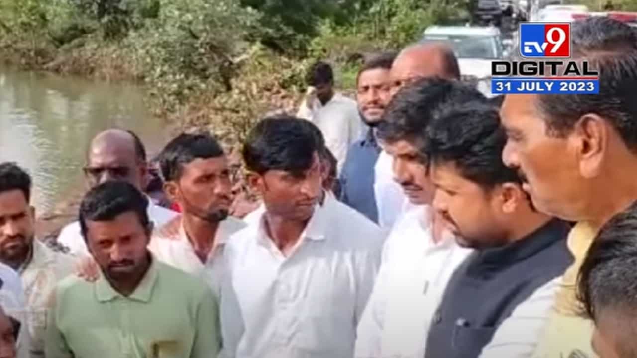 लातूर जिल्ह्यात अतिवृष्टीनं बळीराजाचं नुकसान, मंत्री संजय बनसोडे शेतकऱ्यांच्या बांधावर अन्... लातूर जिल्ह्यात अतिवृष्टीनं बळीराजाचं नुकसान, मंत्री संजय बनसोडे शेतकऱ्यांच्या बांधावर अन्...
