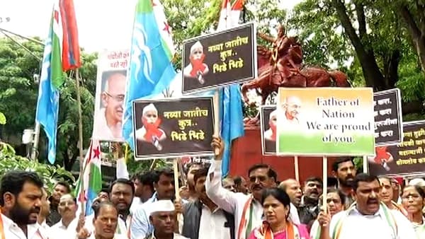 ‘अटक करा, अटक करा, भिडे गुरुजींना अटक करा’, पुण्यात काँग्रेसचं आंदोलन