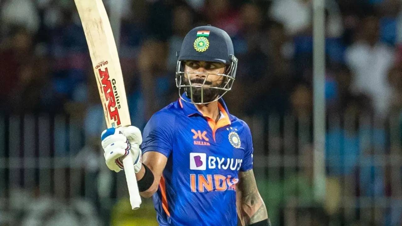 विराट कोहली एका सामन्यात चौथ्या क्रमांकावर उतरला. त्याने 16 धावा केल्या.