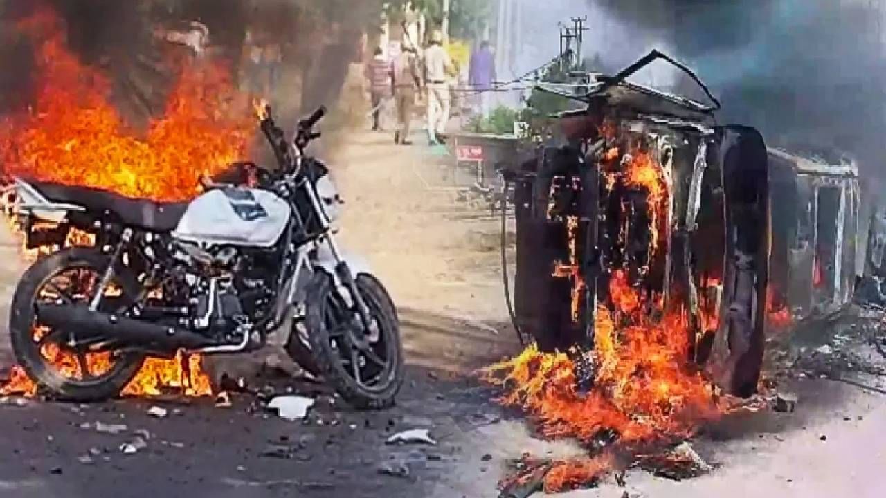 Nuh violence | गाड्या पेटवल्या, घरं-दुकान जाळण्याचा प्रयत्न, कलम 144 लागू, नूंहमध्ये कशामुळे भडकला हिंसाचार?