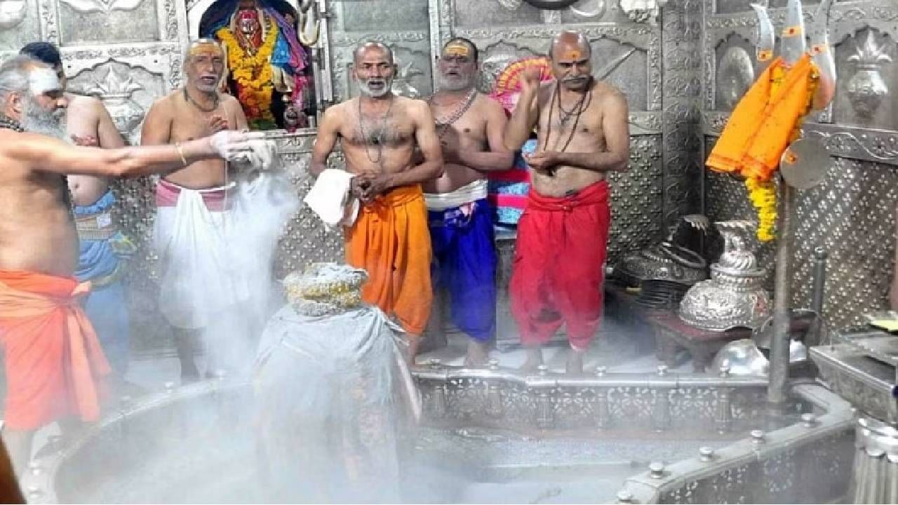 Importance of Bhasma : महादेवाला का प्रिय आहे भस्म, हे आहे त्यामागचे कारण Importance of Bhasma : महादेवाला का प्रिय आहे भस्म, हे आहे त्यामागचे कारण