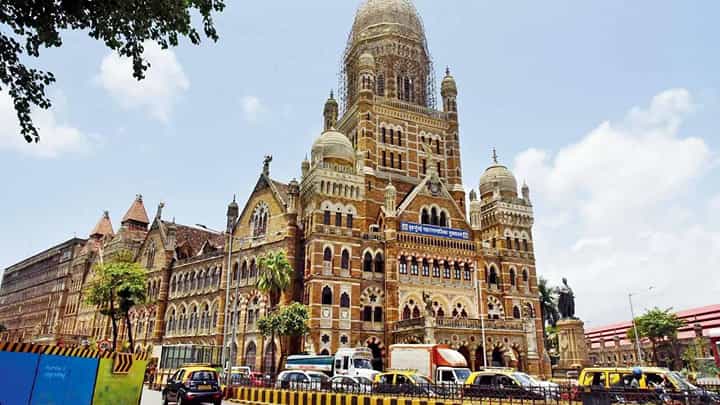 रेल्वेच्या हद्दीतील फलक नागरिकांसाठी धोकादायक, मुंबई मनपाचे रेल्वे प्रशासनाला पत्र रेल्वेच्या हद्दीतील फलक नागरिकांसाठी धोकादायक, मुंबई मनपाचे रेल्वे प्रशासनाला पत्र