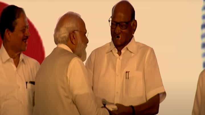 पंतप्रधान नरेंद्र मोदी यांच्याकडे पाहत शरद पवार यांचे 'ते' सूचक विधान पंतप्रधान नरेंद्र मोदी यांच्याकडे पाहत शरद पवार यांचे 'ते' सूचक विधान