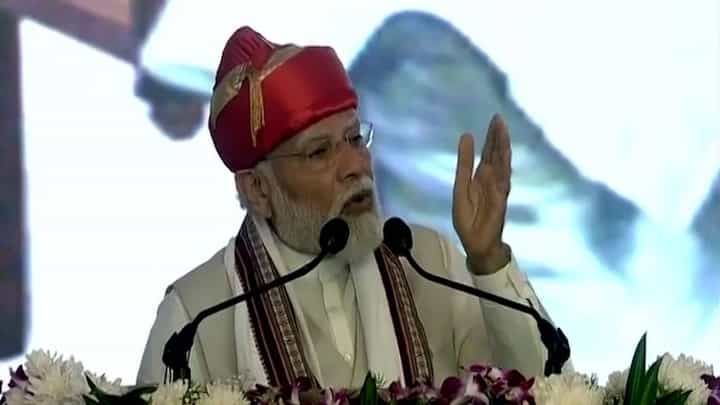 लोकमान्य टिळक भारतीयांच्या कपाळावरील टिळा, पंतप्रधान मोदी यांनी मराठीतून केली भाषणाला सुरुवात लोकमान्य टिळक भारतीयांच्या कपाळावरील टिळा, पंतप्रधान मोदी यांनी मराठीतून केली भाषणाला सुरुवात