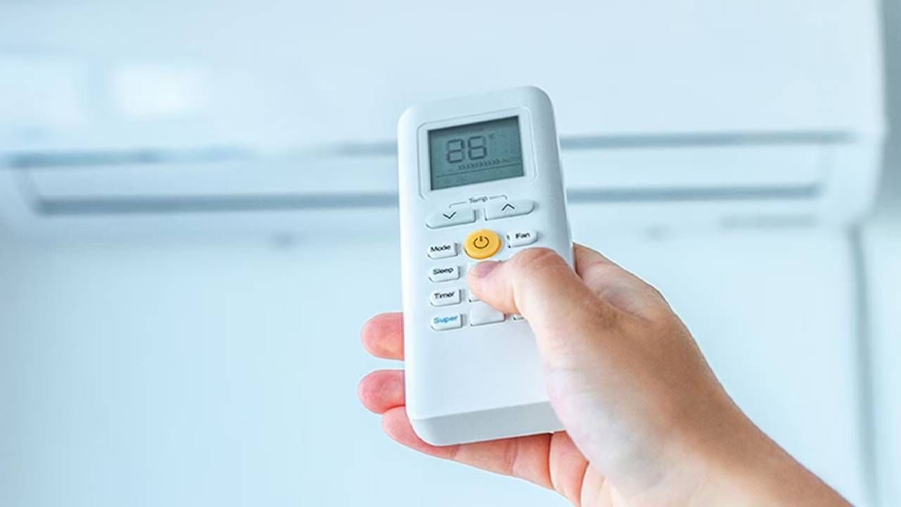 एसीच्या रिमोटवरची ही बटण आहे खुपच कामाची, अनेकांना नाही माहिती याचा वापर एसीच्या रिमोटवरची ही बटण आहे खुपच कामाची, अनेकांना नाही माहिती याचा वापर