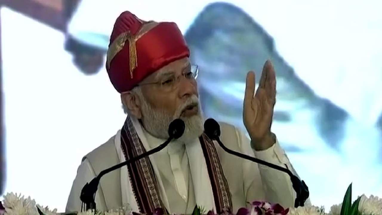 शरद पवार आणि अजित पवार दोघांकडून पंतप्रधान नरेंद्र मोदी यांचे कौतुक, पण... शरद पवार आणि अजित पवार दोघांकडून पंतप्रधान नरेंद्र मोदी यांचे कौतुक, पण...
