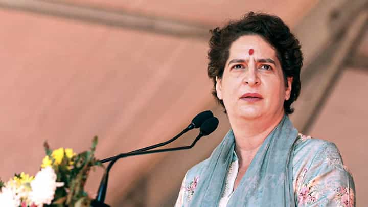 प्रियंका गांधी थेट राजकारणात उतरणार? अमेठी किंवा रायबरेलीतू मैदानात उतरण्याची शक्यता प्रियंका गांधी थेट राजकारणात उतरणार? अमेठी किंवा रायबरेलीतू मैदानात उतरण्याची शक्यता