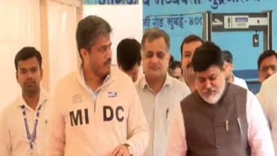 फक्त मुद्द्याचं बोलूया…! रोहित पवार यांच्या हटके टी-शर्ट मागचं कारण काय? पाहा व्हिडीओ…