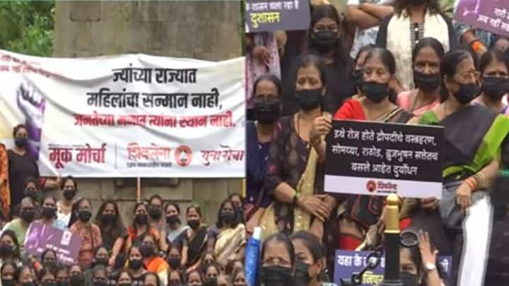 मणिपूरमधील घटनेवरून ठाकरे गटाचं जोरदार आंदोलन, महात्मा गांधींच्या पुतळ्यासमोर सरकारचा निषेध मणिपूरमधील घटनेवरून ठाकरे गटाचं जोरदार आंदोलन, महात्मा गांधींच्या पुतळ्यासमोर सरकारचा निषेध