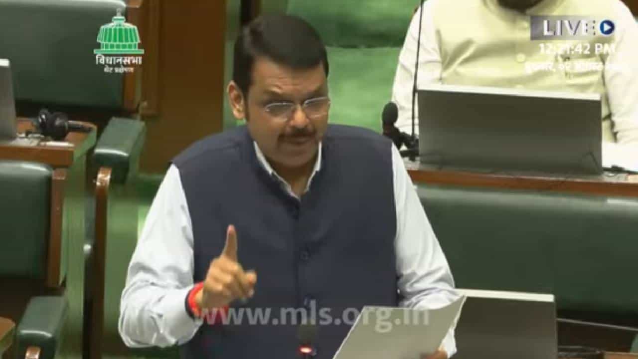 विरोधी पक्षनेते पदावरून देवेंद्र फडणवीस यांची विजय वडेट्टीवार यांना कोपरखळी; म्हणाले, होऊ घातलेले विरोधी पक्षनेते... विरोधी पक्षनेते पदावरून देवेंद्र फडणवीस यांची विजय वडेट्टीवार यांना कोपरखळी; म्हणाले, होऊ घातलेले विरोधी पक्षनेते...