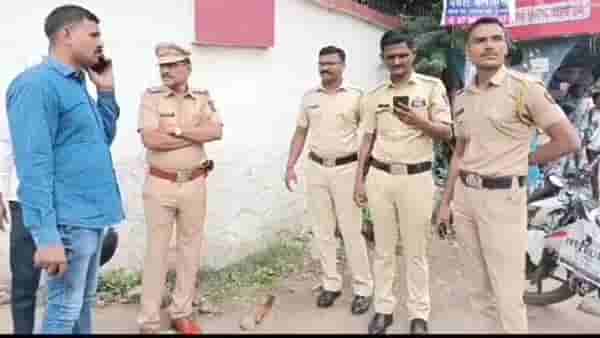 Ahmednagar Crime : बसमध्ये सीटवर बसण्यावरुन वाद टोकाला गेला, कॉलेजसमोरच विद्यार्थ्यावर जीवघेणा हल्ला