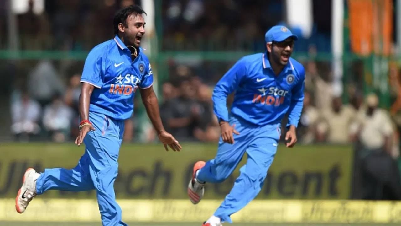 माजी लेग-स्पिनर अमित मिश्रा या यादीत तिसऱ्या स्थानावर आहे. दोन एकदिवसीय सामन्यांमध्ये 6 वर्षे, 160 दिवसांचे अंतर आहे. एप्रिल 2003 मध्ये शेवटचा एकदिवसीय सामना खेळलेल्या अमितला सप्टेंबर 2009 मध्ये वनडे संघात स्थान मिळालं होतं.
