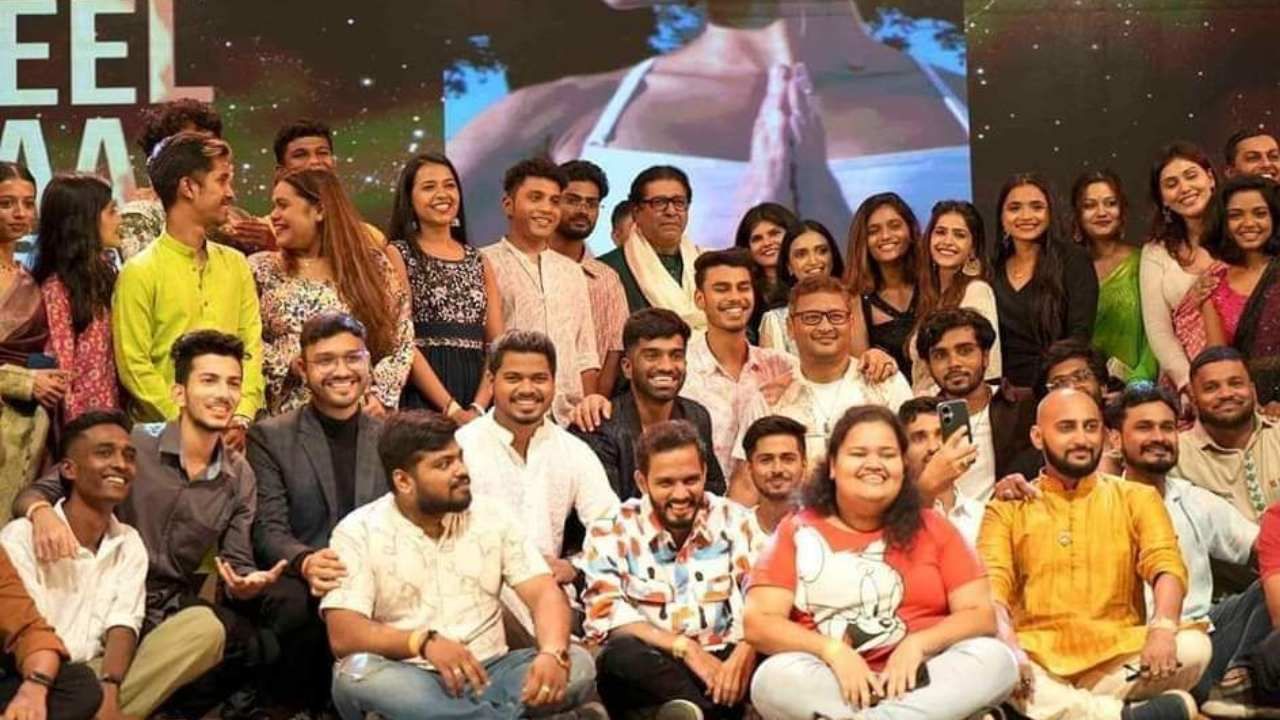 महाराष्ट्र नवनिर्माण रिलबाज पुरस्कार सोहळा काल संपन्न झाला. राज्यभरातील सोशल मीडिया स्टार्स या कार्यक्रमाला उपस्थित होते.