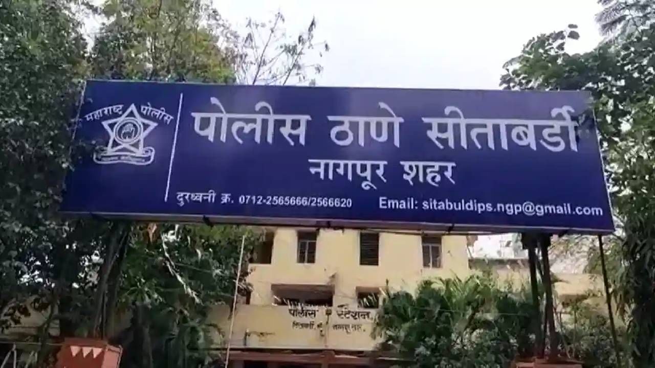 एक फोन आला अन् संपूर्ण पोलीस ठाणे रिकामे करण्यात आलं; नेमकं काय घडलं? पाहा व्हिडीओ...