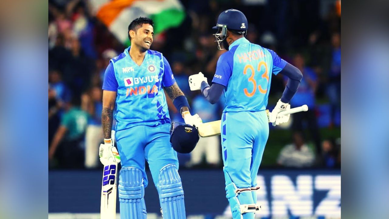 वेस्ट इंडिजविरूद्धच्या पहिल्या सामन्यातीस प्लेइंग 11 मध्ये हार्दिक पंड्या कोणाला संधी देतो हे पाहणं महत्त्वाचं ठरणार आहे. या संघामध्ये तीन खेळाडू असे आहेत जे आज डेब्यू करताना दिसू शकतात.