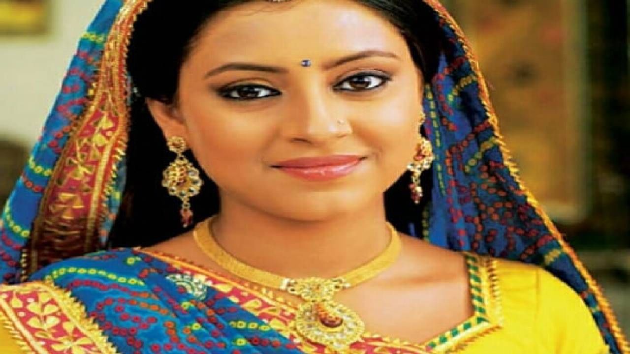 बालिका वधू मालिकेने घराघरात पोहोचलेल्या 24 वर्षीय प्रत्युषा बॅनर्जीच्या मृत्यूच्या वृत्तामुळे टीव्ही इंडस्ट्रीत मोठी खळबळ माजली होती. 2016 सालच्या एप्रिल महिन्यात तिने तिच्या घरात स्वत:चं आयुष्य संपवलं होतं. प्रोफेशल आयुष्यातील अडचणी आणि वैयक्तिक आयुष्यात बॉयफ्रेंडसोबतचे संबंधही चांगले नसल्याच्या तणावातून तिने हे पाऊल उचलल्याचं बोललं जात होतं.